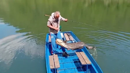 Pecao štuku, pa izvukao grdosiju: Milan se sat vremena borio sa ribom od 29 kilograma
