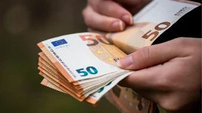 Ministarstvo deli po 200 i 400 evra: Evo ko dobija novac