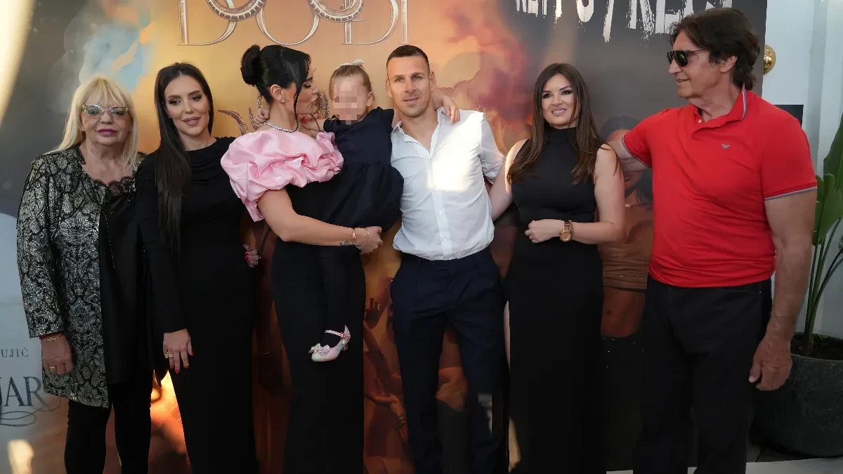 U javnosti ih nikada nismo videli: Ovo su roditelji Kaće Grujić, otac stekao ogromno bogatsvo