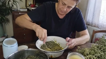 Bolje od skupih liftinga: Domaća krema od hajdučke trave rešava bore, regeneriše i zateže kožu