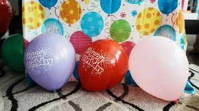 Dečak (8) nastradao na rođendanu: Roditelji ga ostavili samog, a on uzeo balon i uradio ovo
