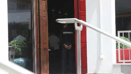 Prve slike s lica mesta gde je upucan vlasnik restorana: Muškarac ranjen sa tri metka (FOTO/VIDEO)