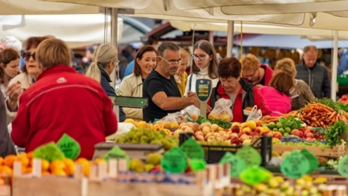 Talas pojeftinjenja na pijacama - trešnje, jagode i povrće sada povoljniji