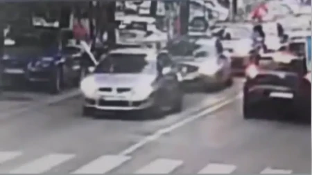 Skandal u Kraljevu: Blokaderka pokušala da cepa srpsku zastavu?! (VIDEO)