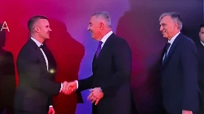 Milojko Spajić samo što ne padne na grudi Milu Đukanoviću: Srbma u Crnoj Gori sada ostaje samo da dobro pogledaju ovu sliku... 