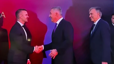 Milojko Spajić samo što ne padne na grudi Milu Đukanoviću: Srbma u Crnoj Gori sada ostaje samo da dobro pogledaju ovu sliku... 
