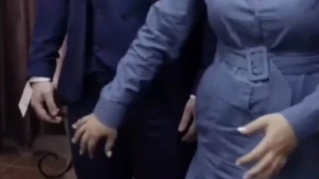 Voditeljka dodirivala takmičara po intimnim delovima tela! Skandal u emisiji, ovo niko nije očekivao od nje