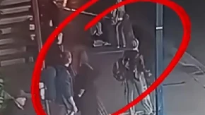 Objavljen dramatičan snimak! Veliko staklo srušilo se među putnike na autobuskoj stanici u Zagrebu (VIDEO) 