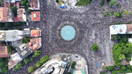 Snimak iz drona pokazao koliko je blokadera na Slaviji! 
