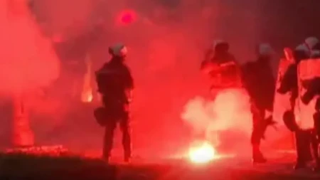 “Svi će biti identifikovani i procesuirani!” VJT se hitno oglasilo posle brutalnog napada na policiju u centru Beograda