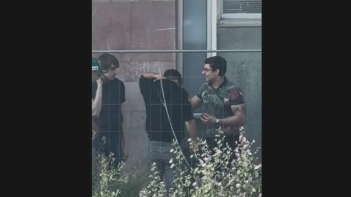 Šokantne scene u centru Beograda: Blokader snimljen kako duva i urinira kod Narodne biblioteke, pa završio u programu N1!
