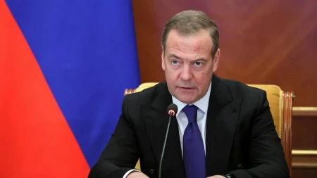 "Neka sve gori plavim plamenom!" Medvedev na najbrutalniji način zapretio Kijevu nakon napada na internat u Starobeljsku