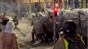"Zla policija bije mirnu i kulturnu decu" Tako oni kažu, a snimci pokazuju suprotno!