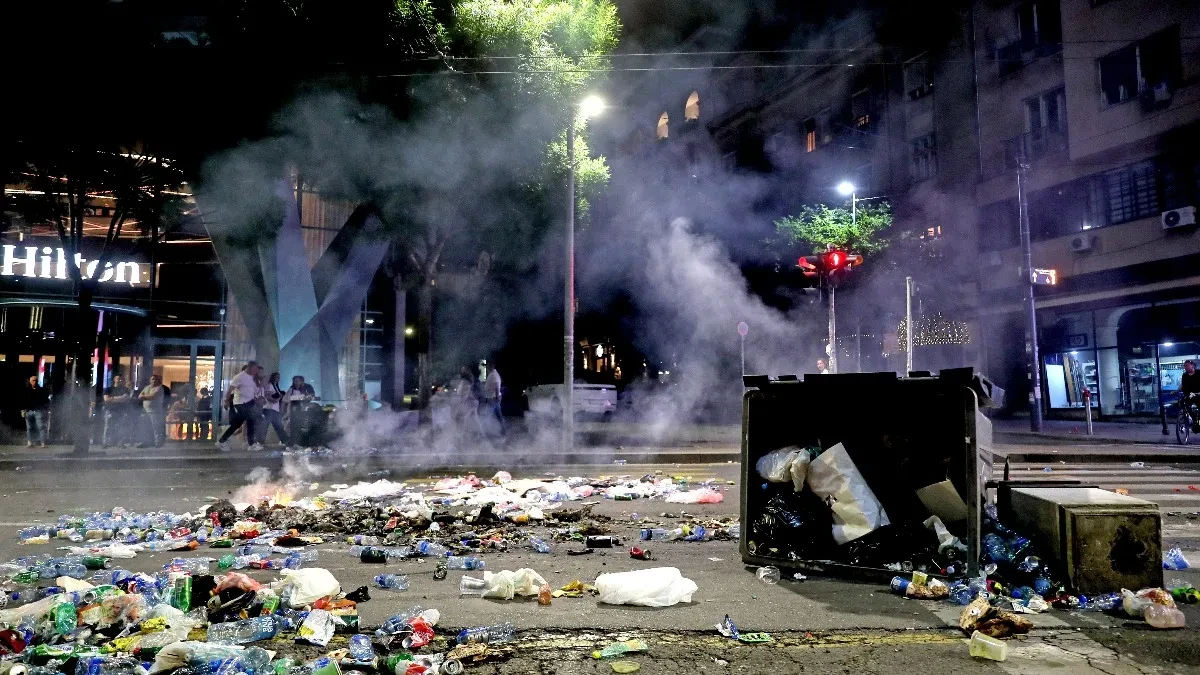 Pristalice blokadera zapanjene slikama nasilja posle plenumaškog skupa: Stoko divljačka, više nismo uz vas, poslali ste huligane da zapale Beograd