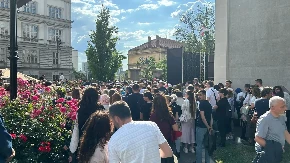 Građani u Beogradu čekaju po nekoliko sati u redu, ne pada im teško: "Ja bih čekala i 10 sati, to se ne događa tako često" 