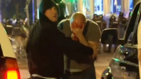 Jezivo: Osvanuo snimak policajca kojem su studenti razbili glavu