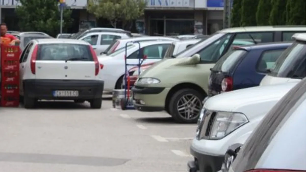 Zatvara se saobraćaj, uklonite parkirana vozila na potezu od raskrsnice sa Ulicom kneza Miloša: Važno saopštenje za vozače!