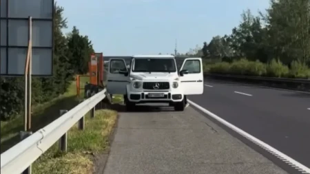 Pevač doživeo horor u autu od 250.000 evra! Nasred puta se desilo ovo!