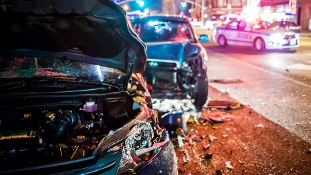 Poginula jedna osoba: Težak sudar kamiona, kombija i auta kod Danilovgrada