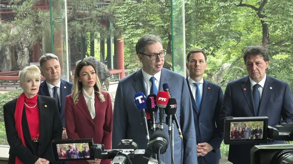 Vučić ogolio blokadersku propagandu o broju učesnika skupa na Slaviji: "Mene samo interesuje kome mogu takvu laž da prodaju"