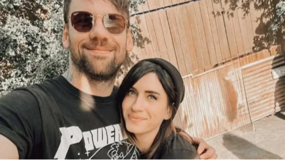 "Potiskivao sam osećanja alkoholom" Pevač priznao da je gej nakon 14 godina braka, oglasila se i supruga