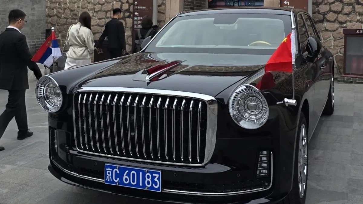 Si za Vučića obezbedio moćnu mašinu! Ponos Kine za predsednika Srbije, "Crvena zastava" je najskuplji kineski automobil!