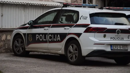 Masovna tuča ispred kafića, tri osobe završile u bolnici: Pretučen u maloletnik!