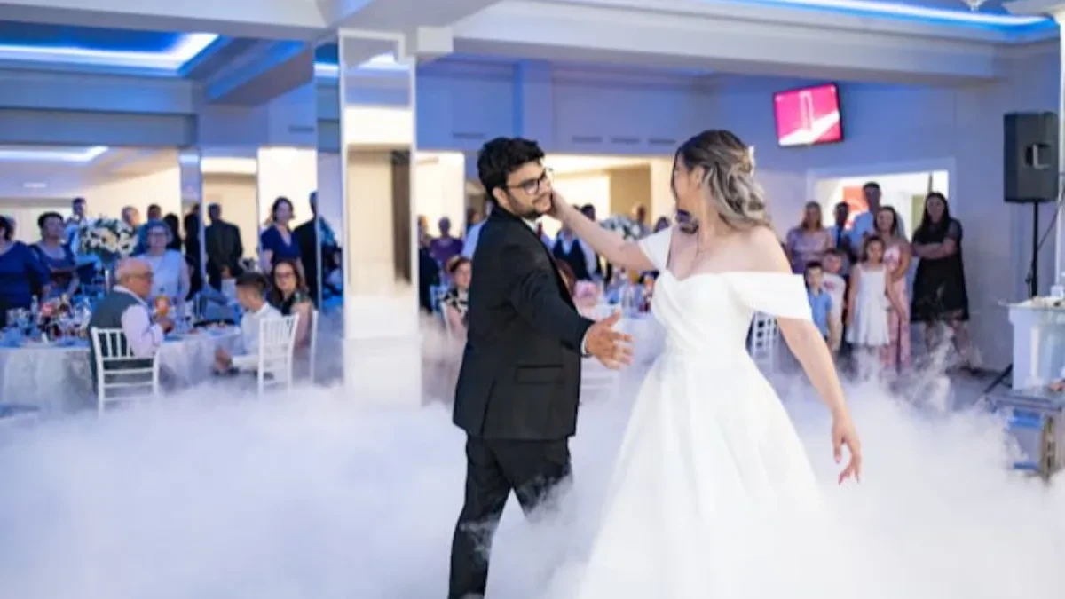 Na venčanju je sve delovalo normalno, a onda je najavljen prvi ples mladenaca Gosti su bili u potpunom šoku kad su ih videli
