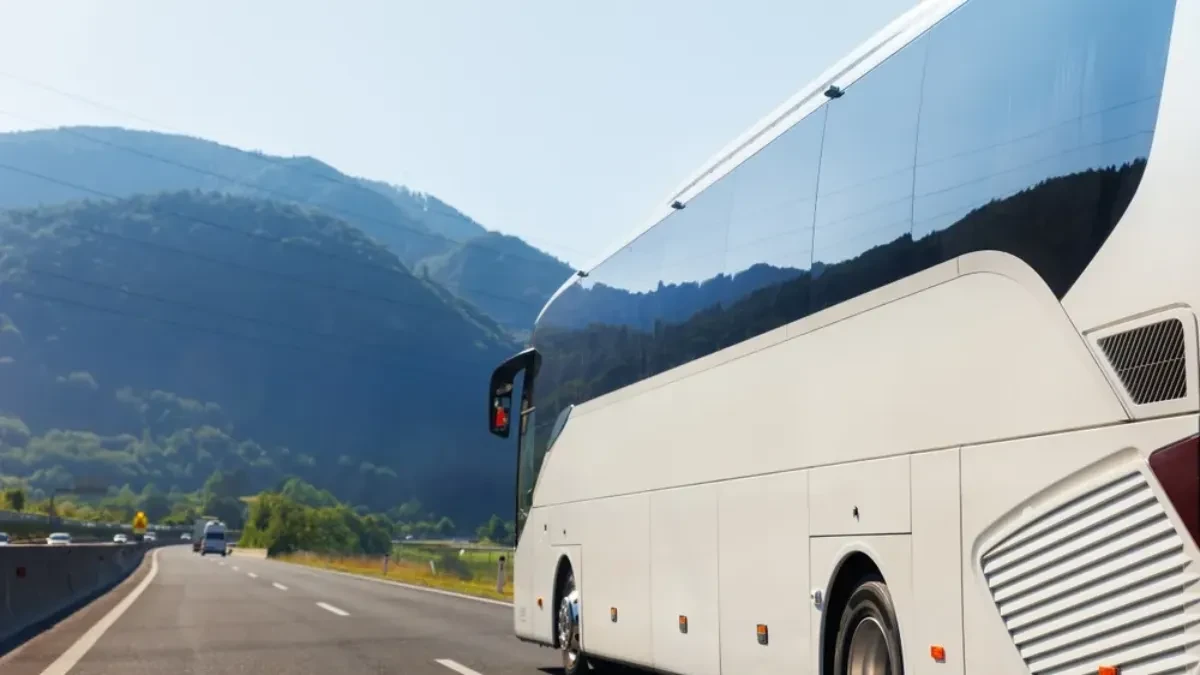 Autobus pun učenika sleteo s puta: Četiri devojčice u bolnici!