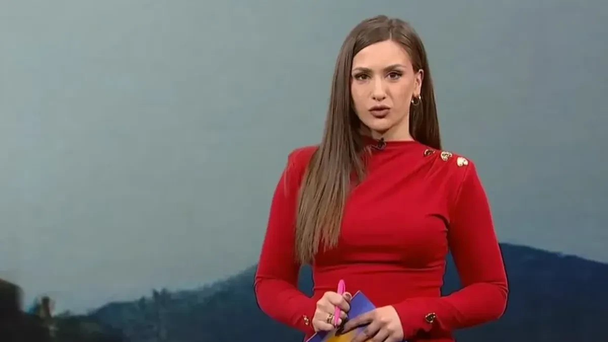 Gledaoci zanemeli kada su ugledali novu voditeljku RTS-a: Minić i gole noge, šokiraćete se kada čujete koliko godina ima! (FOTO)