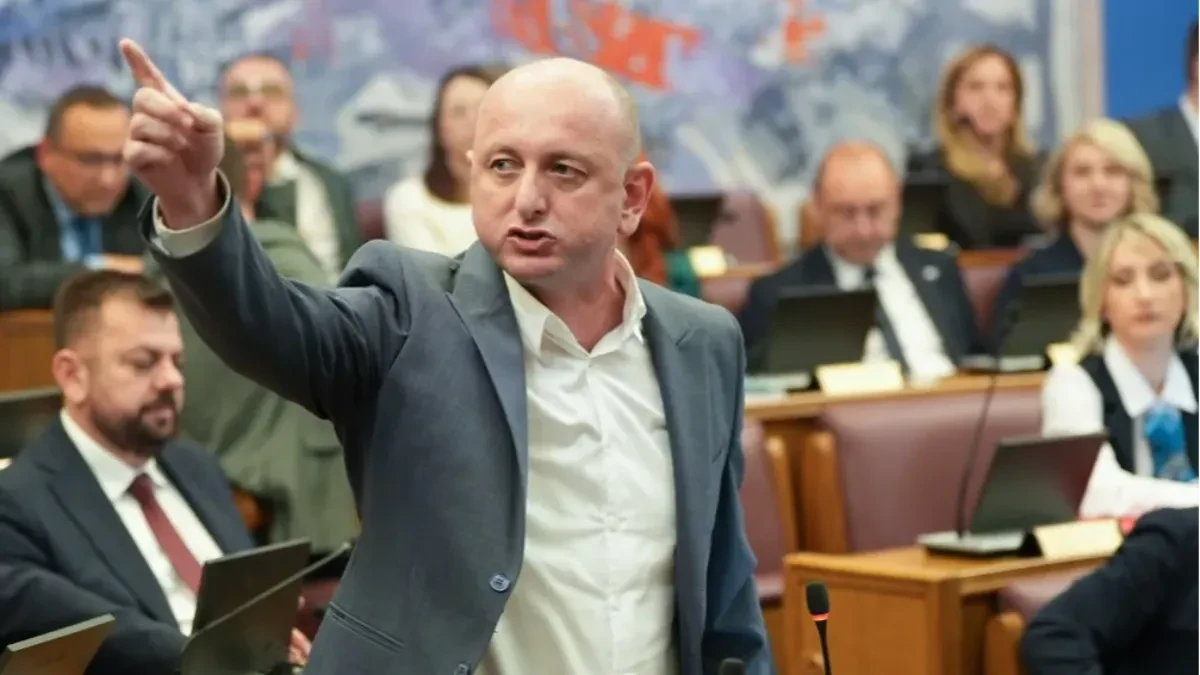 "Da se u Beogradu skandiralo Milatoviću, zvali bi Rutea da ih bombarduje!" Knežević raskrinkao dvostruke aršine!