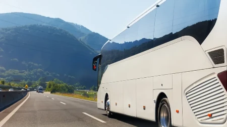 Krijumčarili robu u posebno izrađenim pregradama! Uhapšeni vozači autobusa iz Novog Pazara