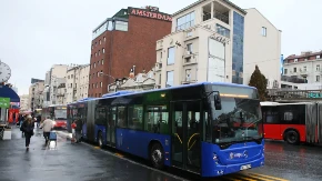 Raspalila mu šamar u punom autobusu: Muškarac pipkao devojku po zadnjici, niko od putnika neće da reaguje - sama mu je očitala lekciju koju će zapamtiti
