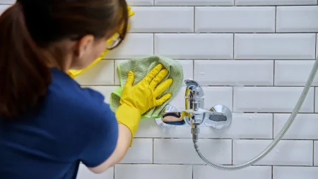 Kako očistiti fuge na pločicama? Pobeleće za 1 minut kad namažete ovu mešavinu!