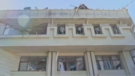 Sevastopolj zasut raketama i dronovima! Kruže snimci, projektil udario u zgradu Centralne banke (VIDEO)