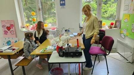 Elena sama čuva školu od gašenja! Dok sela nestaju, jedna devojčica vraća veru da Srbija još živi