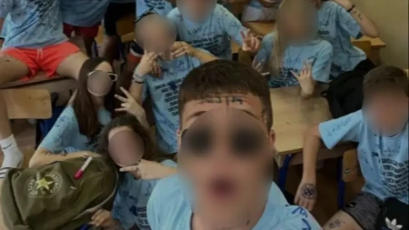 Maturanti otkrili šta im piše na majicama: Jedna poruka posebno nasmejala i roditelje