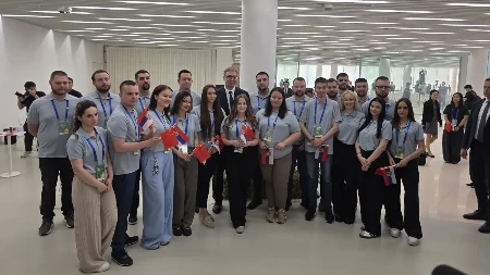 Vučić se obratio iz Kine: Predsednik obilazi Mint, ovde uči stotine mladih Srba! Roboti opleli kolo!  (VIDEO)