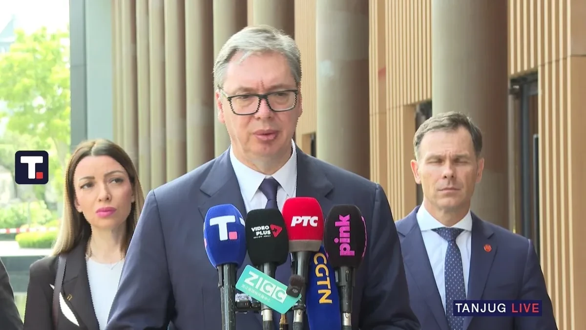 Vučić se obraća javnosti: Danas svaki građani Srbije može da bude ponosan! Za dva meseca ćemo imati humanoidne robote!  (VIDEO)
