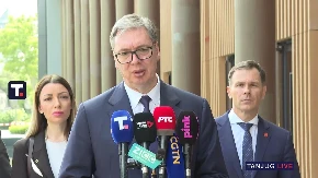 Vučić: Ako misle da je važnije od investicija da se bacaju kontejneri i napada policija, samo neka nastave