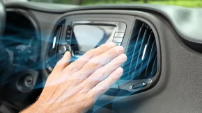 Vozači otkrili dugme koje hladi auto brže od klime: Većina ga nikad ne koristi, a spas je po vrućinama