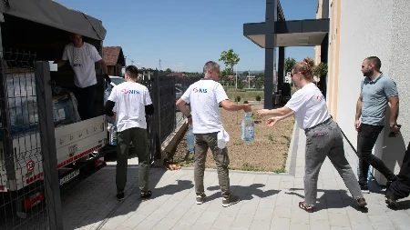 Volonteri NIS-a u podršci opštinama na zapadu Srbije! Kompanija NIS poklonila pijaću vodu „Jazak“ Čačku i okolnim gradovima