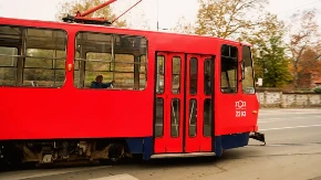 Haos na Bulevaru kralja Aleksandra: Sudarili se tramvaj i putničko vozilo