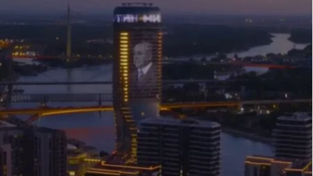 Pogledajte kako danas sija Kula Beograd - na dan rođenja jednog od najvećih srpskih umova