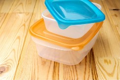 Kako očistiti požutele plastične posude? Ima da se cakle, samo ih premažite ovom domaćom pastom