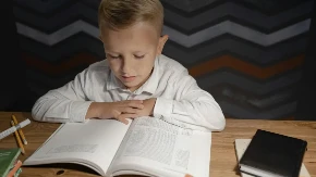 Zašto je čitanje lektire važno za razvoj deteta: više od školske obaveze