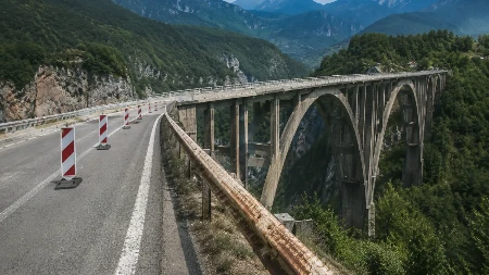 Haos na putu ka Crnoj Gori: Vozače čekaju višesatne blokade i ogromne gužve