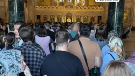 Voditeljka stigla do ulaza Hrama Svetog Save posle nekoliko sati: Prizor ispred nje nestvaran