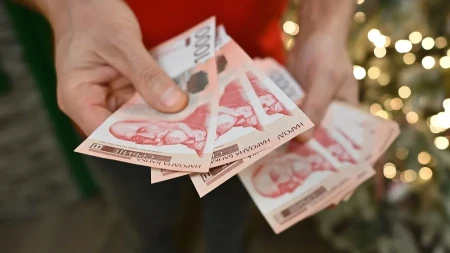 Početna plata 150.000 dinara, a nema ko da radi: Oglasi za ova 3 zanimanja niču na svakom ćošku