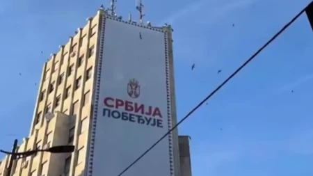 Ovaj baner mnogo priča: Uklonite ga, kažu blokaderi